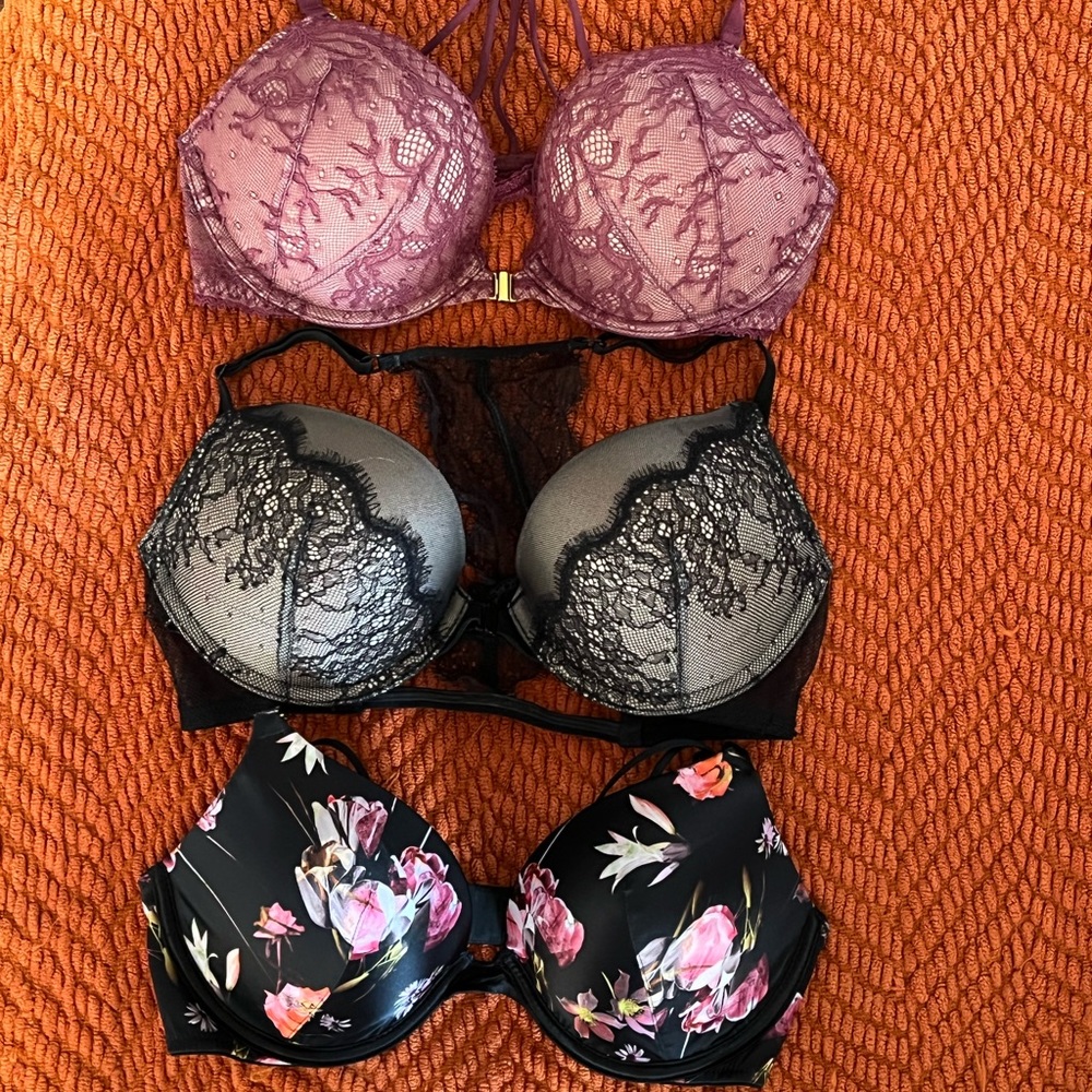 Victorias secrets bras- 32C